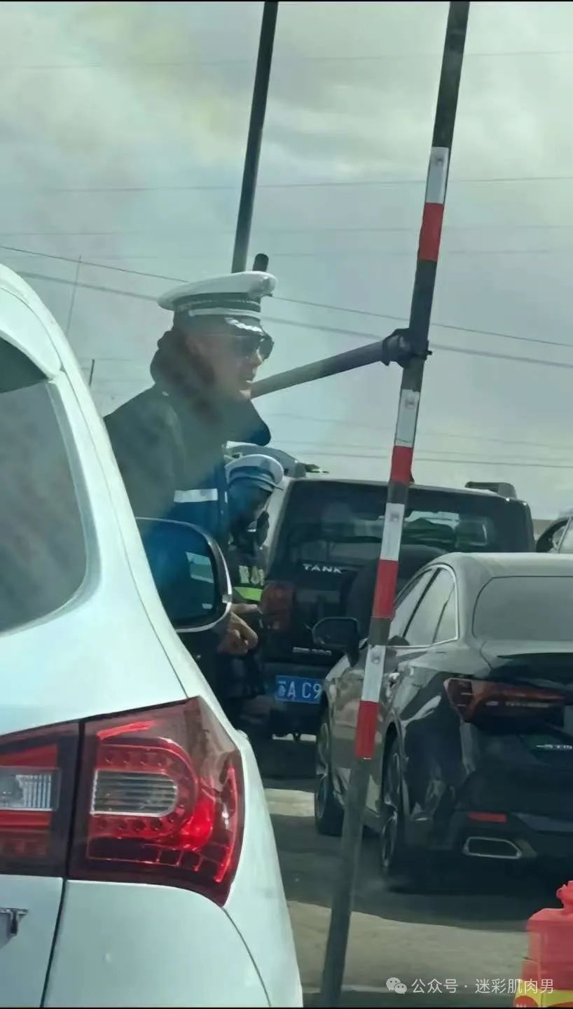 184CM 新疆帕米尔高原帅警火了，长的帅的都上交啦！
