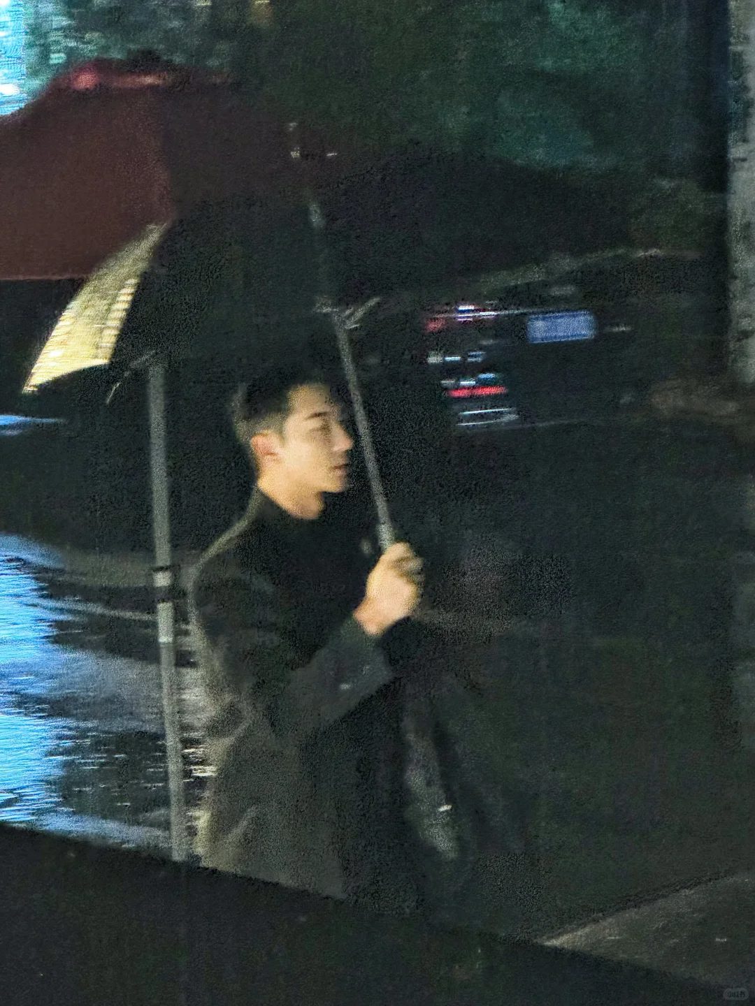 95 后小哥健身写真爆红 这腰臀比是真实存在的吗？