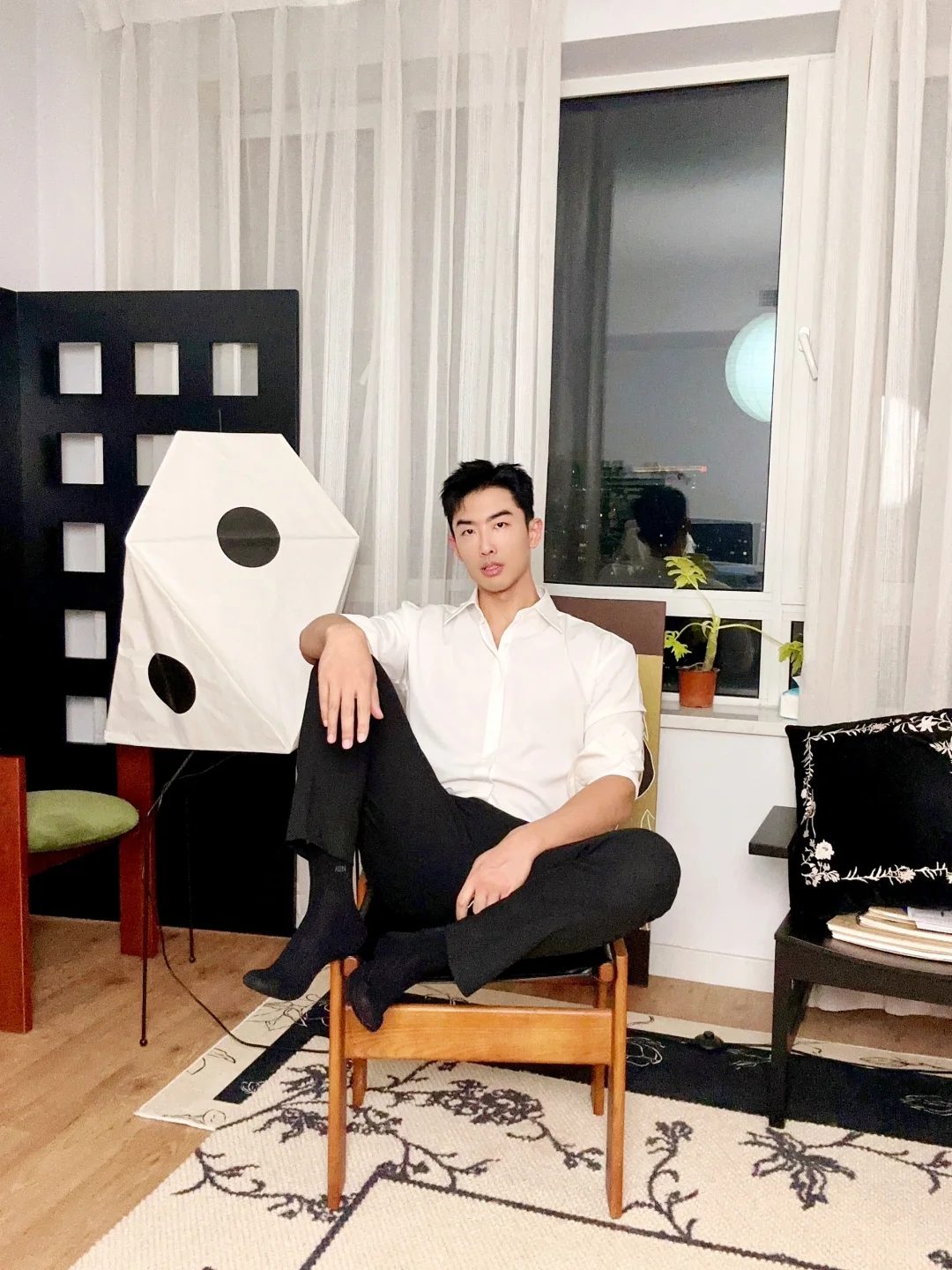 95 后小哥健身写真爆红 这腰臀比是真实存在的吗？