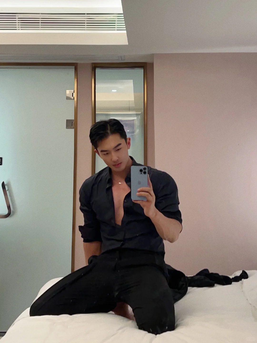 95 后小哥健身写真爆红 这腰臀比是真实存在的吗? 95 后小哥健身写真爆红 这腰臀比是真实存在的吗?