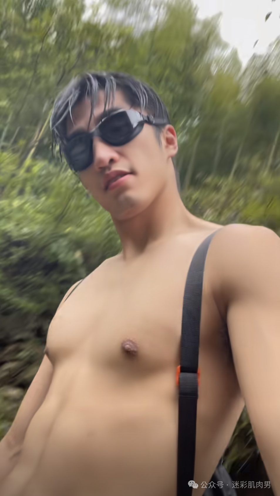 天呐又一个超帅的大鼻子伴郎，洗澡自拍私照出圈了！