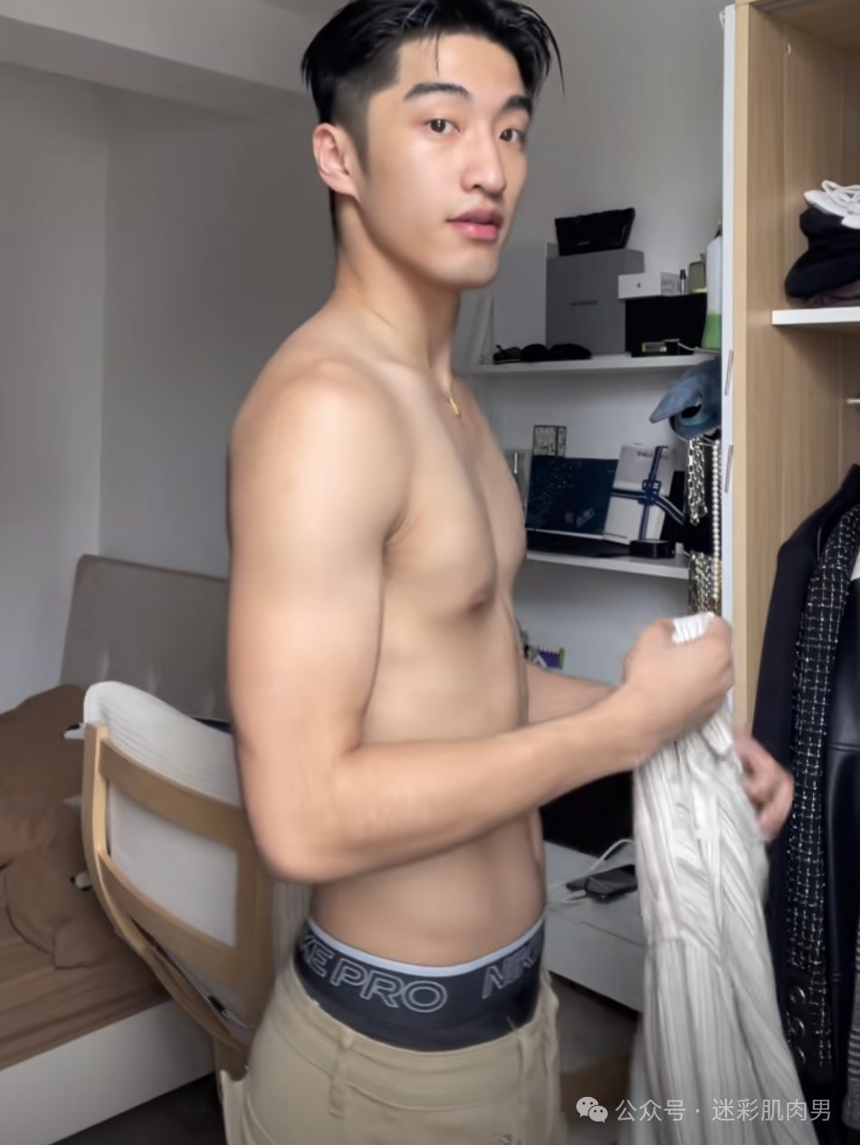 天呐又一个超帅的大鼻子伴郎，洗澡自拍私照出圈了！