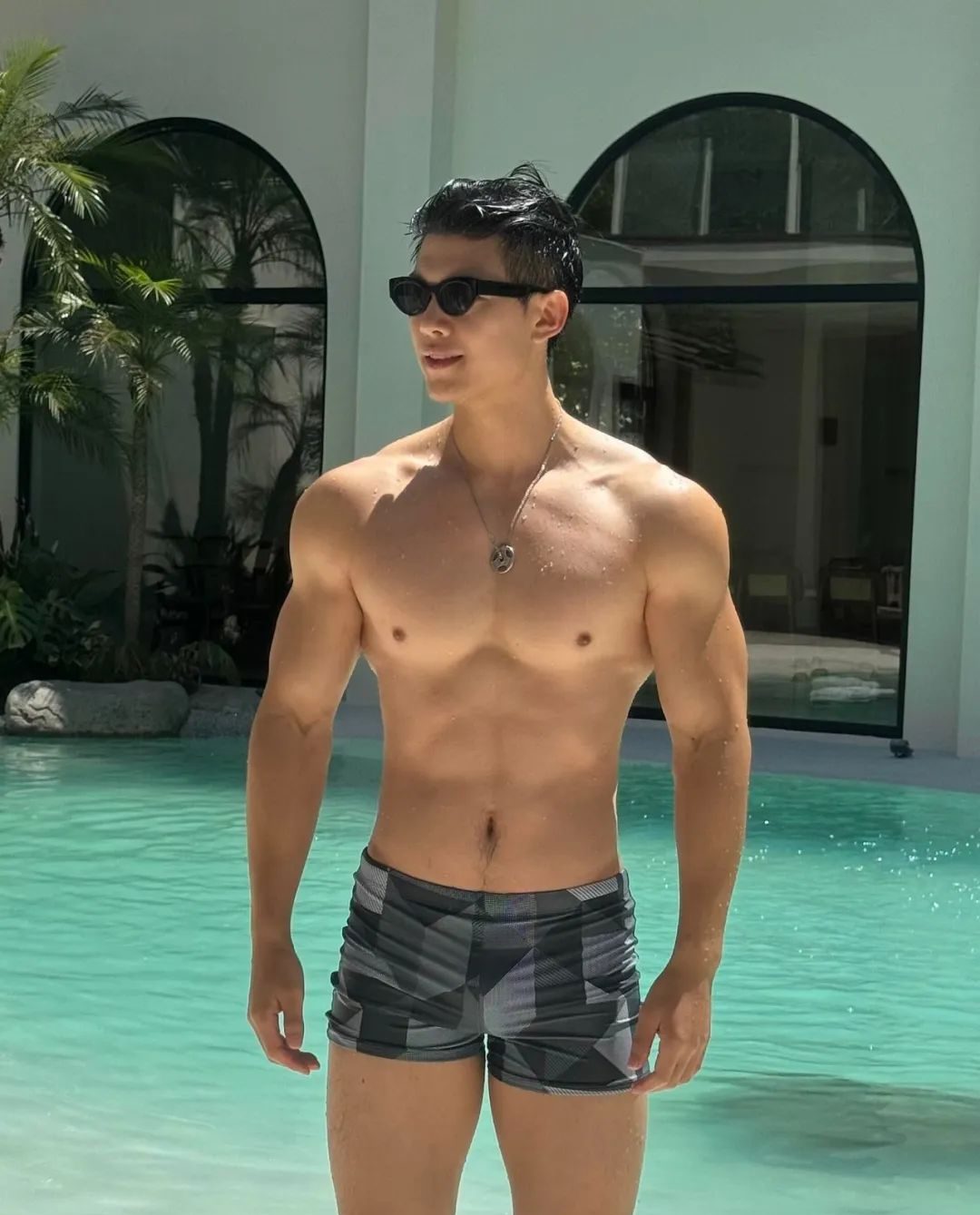 189cm 翘 P 肌肉健身双开门鲨鱼线腹肌哥哥