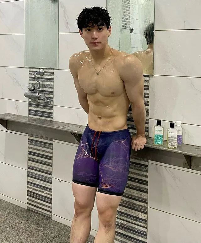 182cm 音乐剧型男的治愈系笑容合集曝光，这颜值简直是犯规级别!