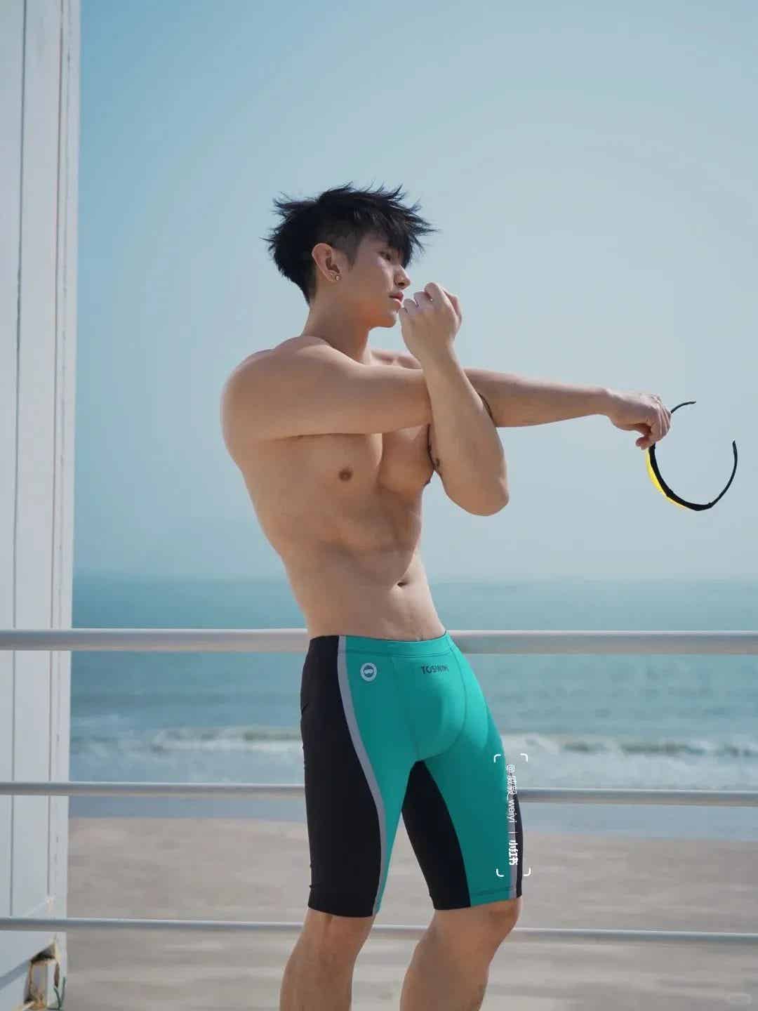 182cm 音乐剧型男的治愈系笑容合集曝光，这颜值简直是犯规级别!