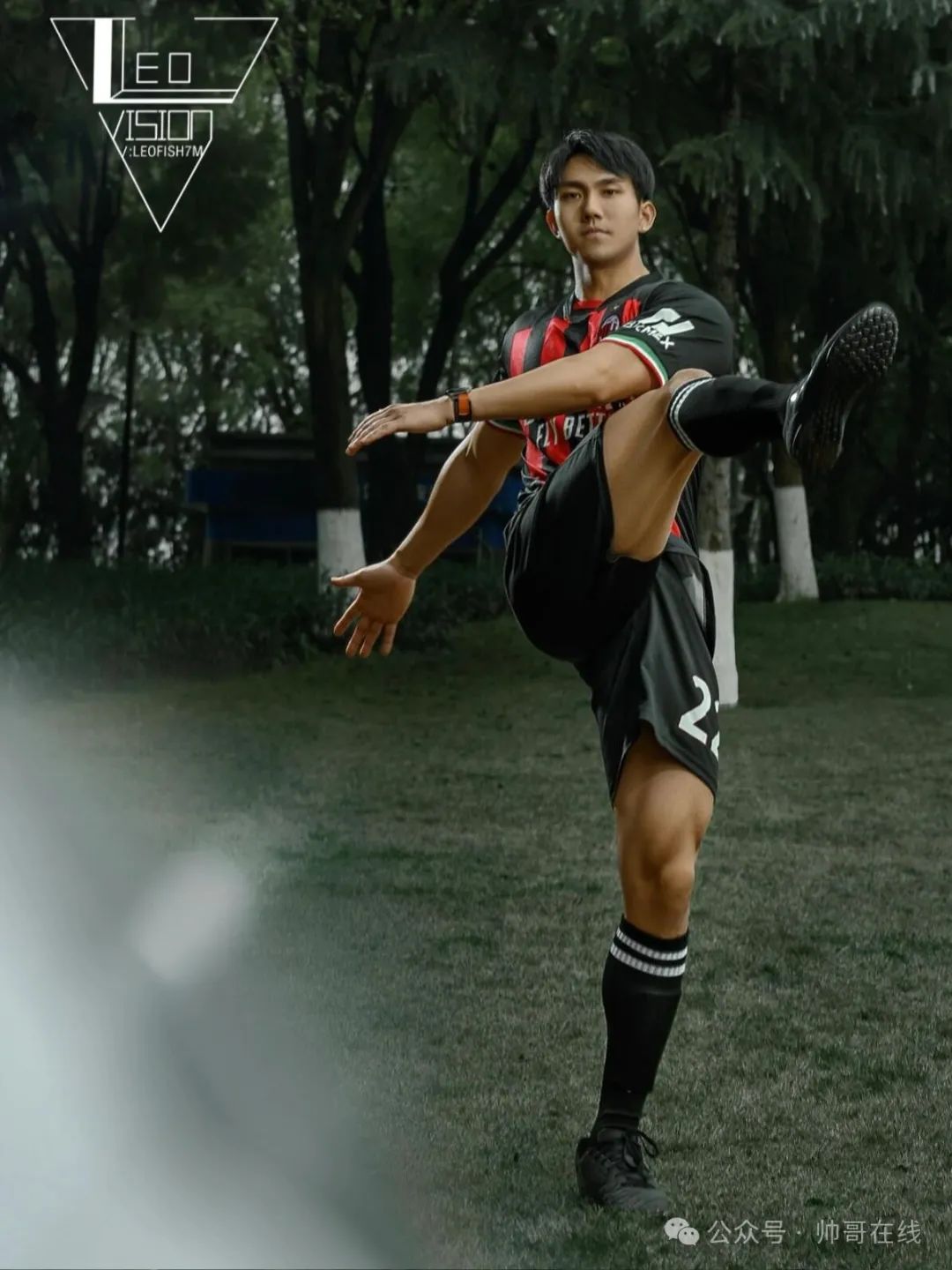 黑皮足球肌肉壮男，大胸肌身材也太顶了！