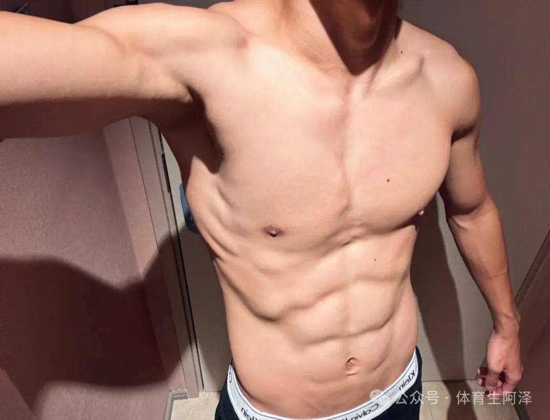 山东体院黑皮体育生被富婆 " 包养 "，只因持久力太强.....