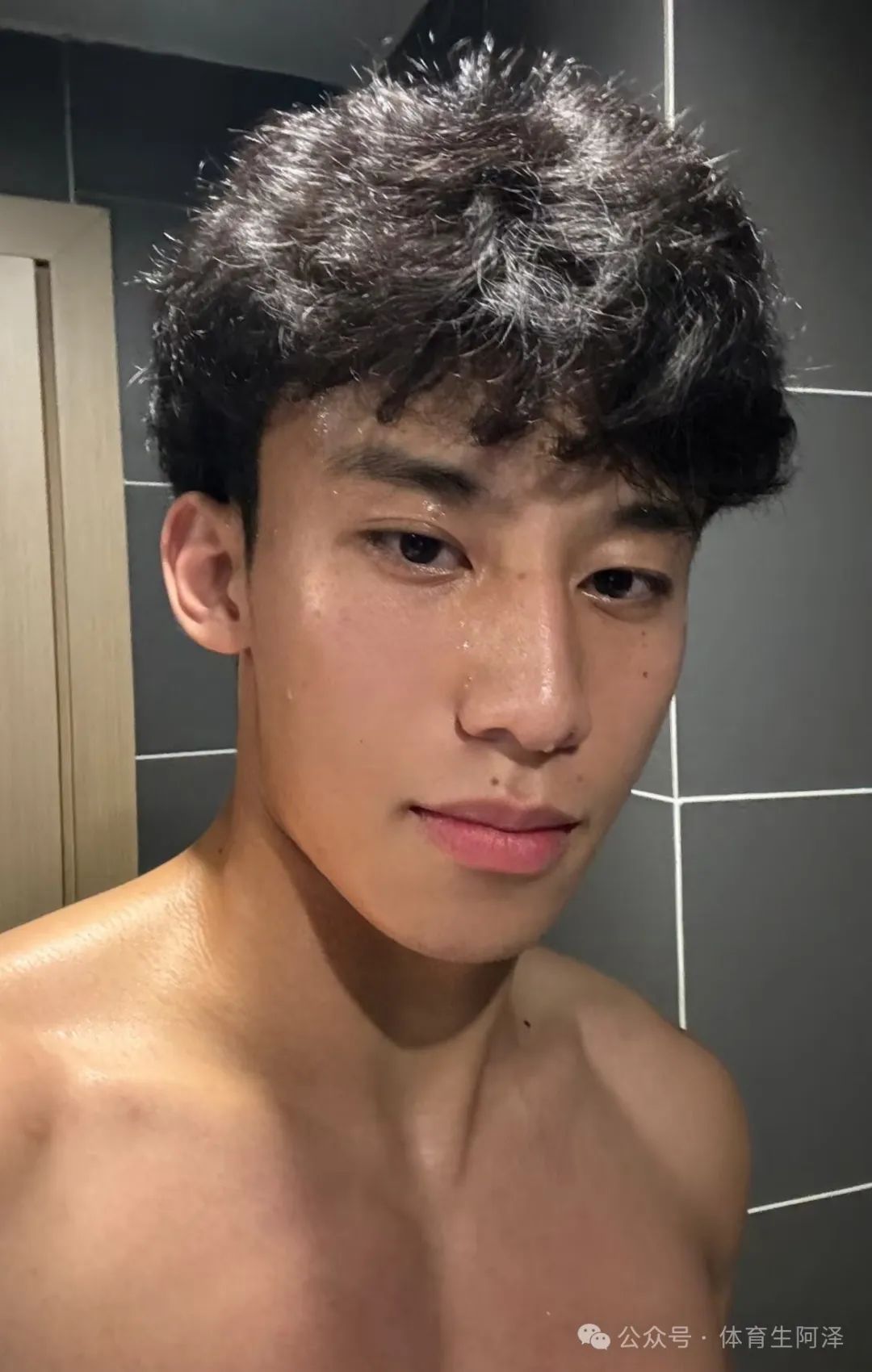 山东体院黑皮体育生被富婆 " 包养 "，只因持久力太强.....