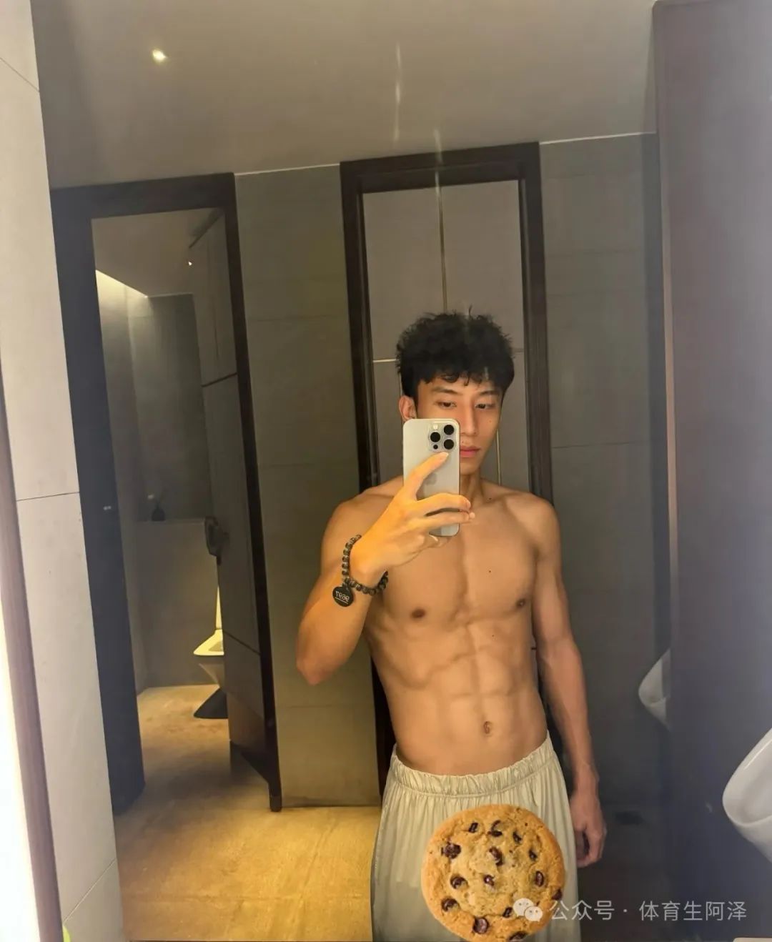 山东体院黑皮体育生被富婆 " 包养 "，只因持久力太强.....