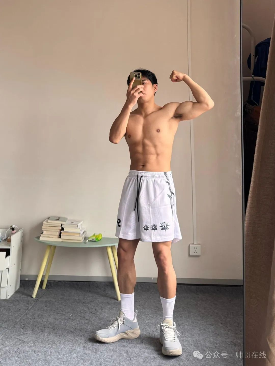 黑皮腹肌体育生弟弟，肌肉是男孩子最好的外衣！