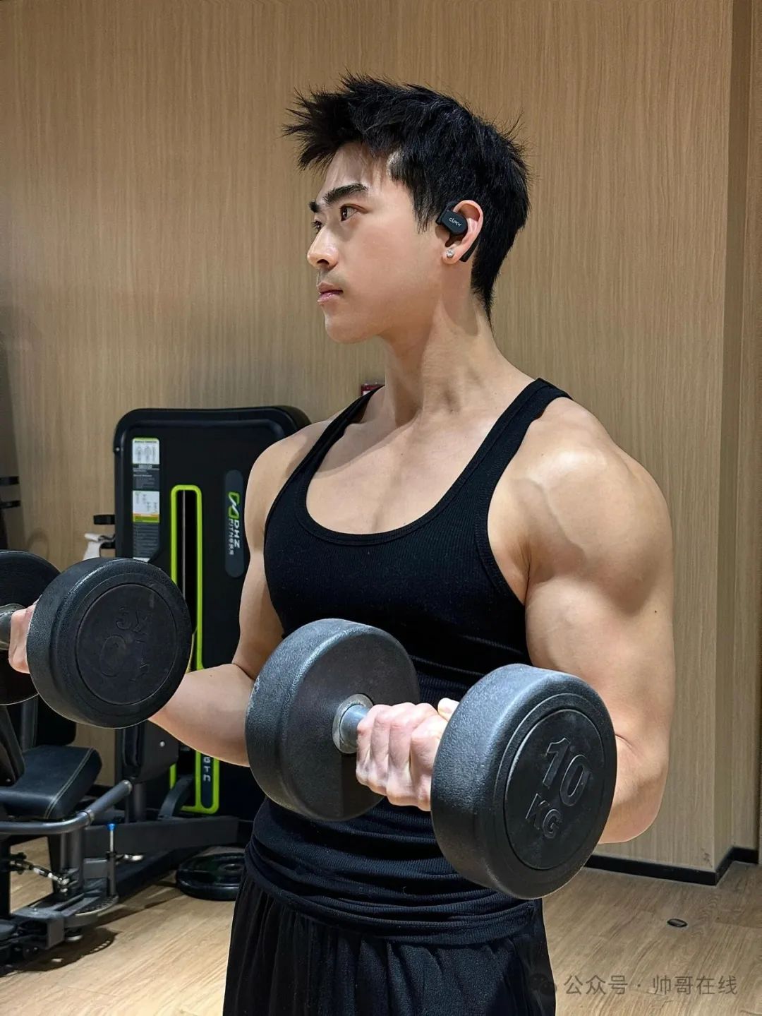 麒麟臂肌肉健身帅哥，安全感够了吗？