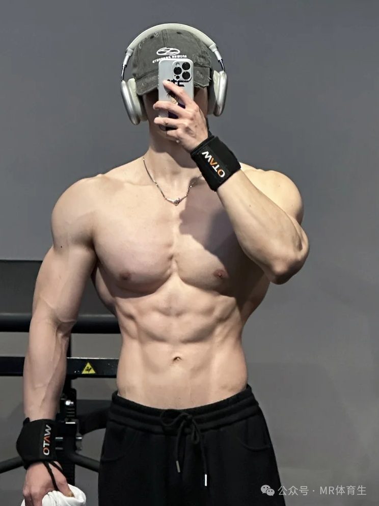 180cm 杭州健身教练，宽肩窄腰饱满倒三角，简直帅炸了