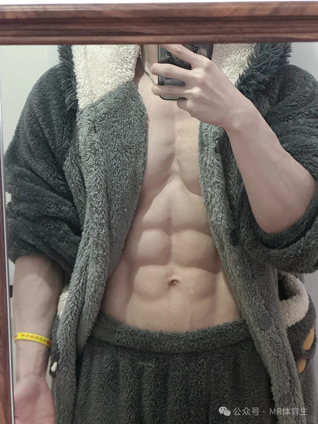 180cm 杭州健身教练，宽肩窄腰饱满倒三角，简直帅炸了