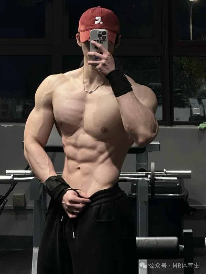 180cm杭州健身教练，宽肩窄腰饱满倒三角，简直帅炸了-潮男潮北