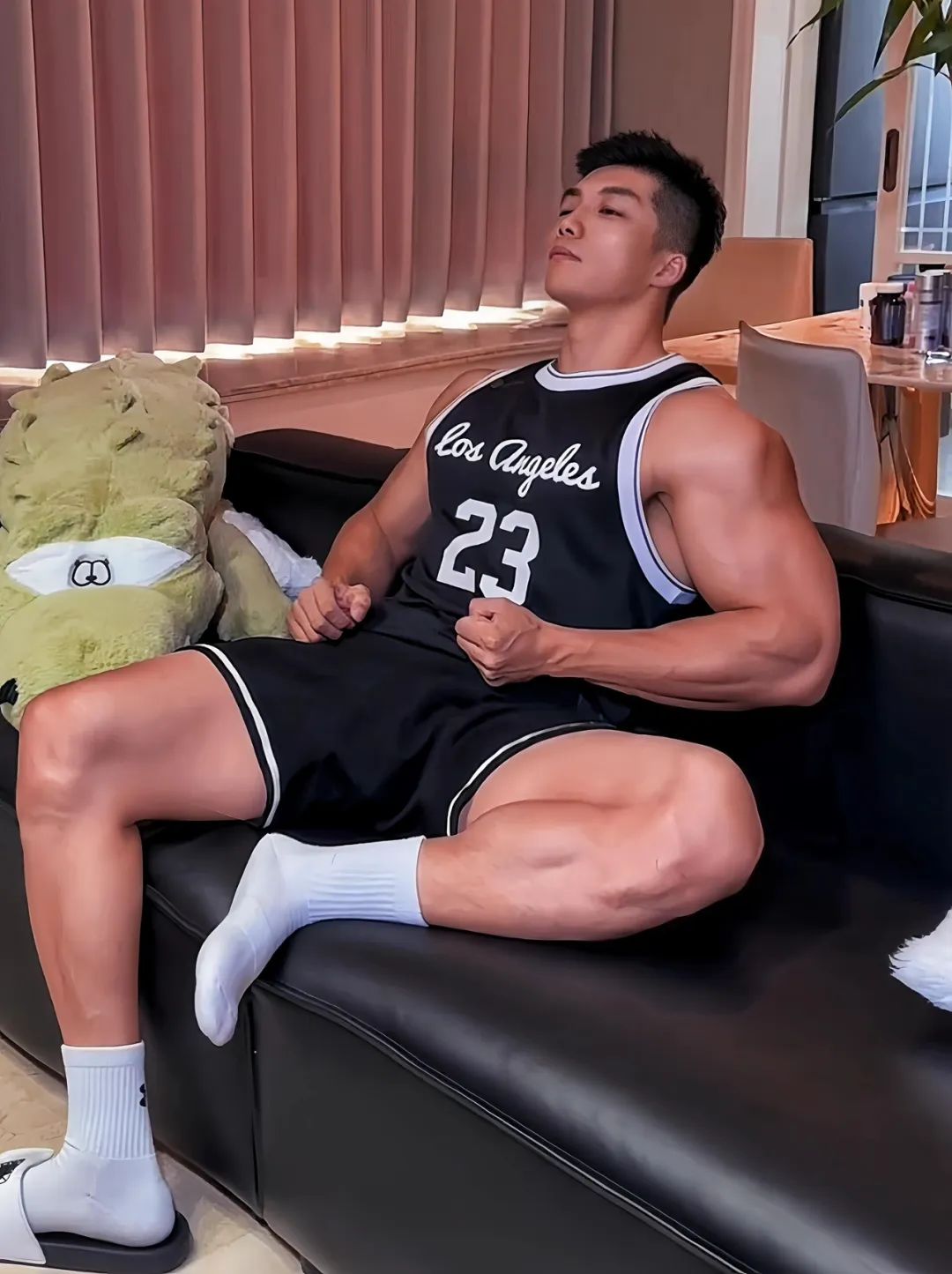 浙江黑皮战神肌肉刷屏，这身材是真实存在的吗？！