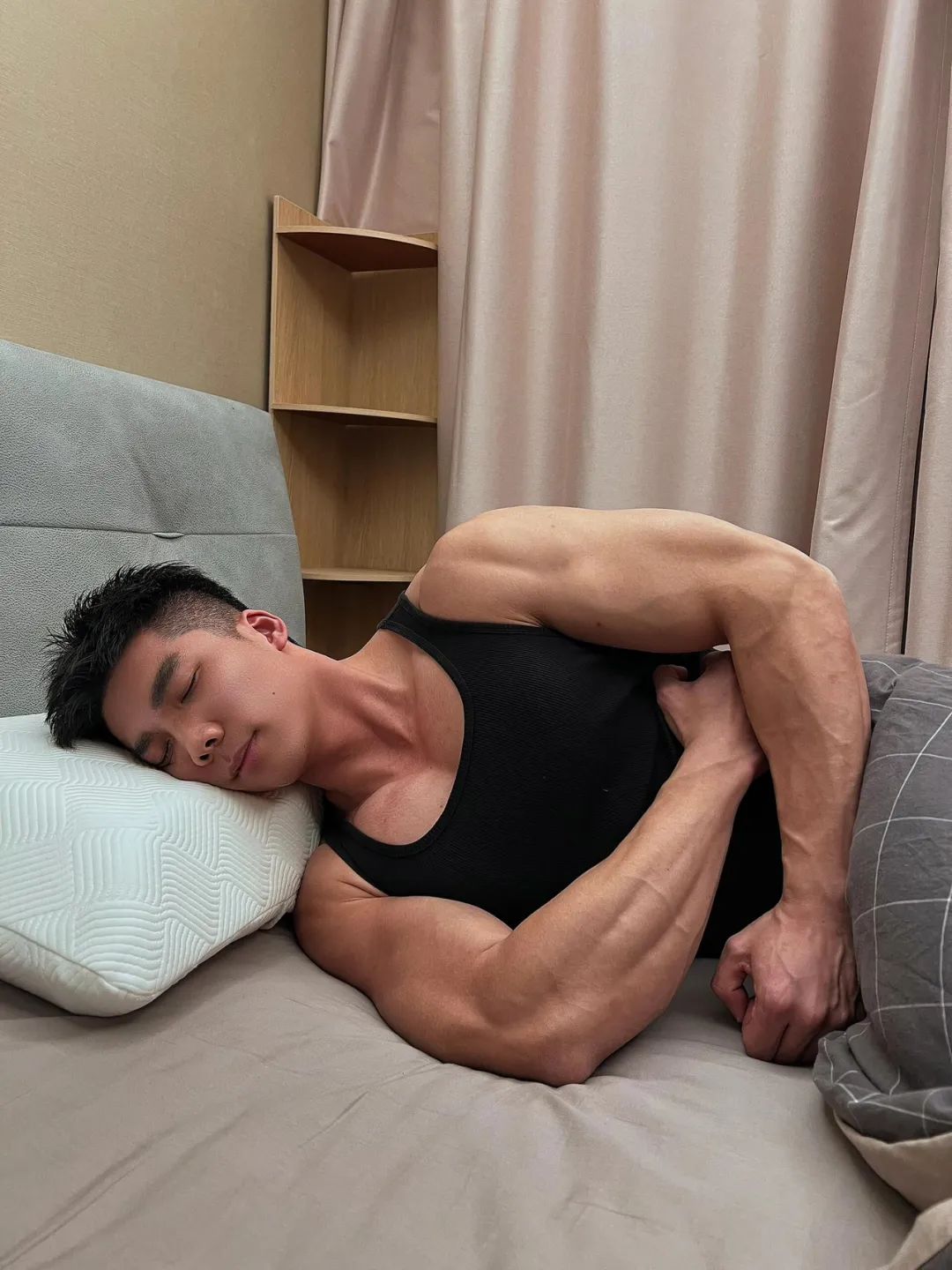 浙江黑皮战神肌肉刷屏，这身材是真实存在的吗？！