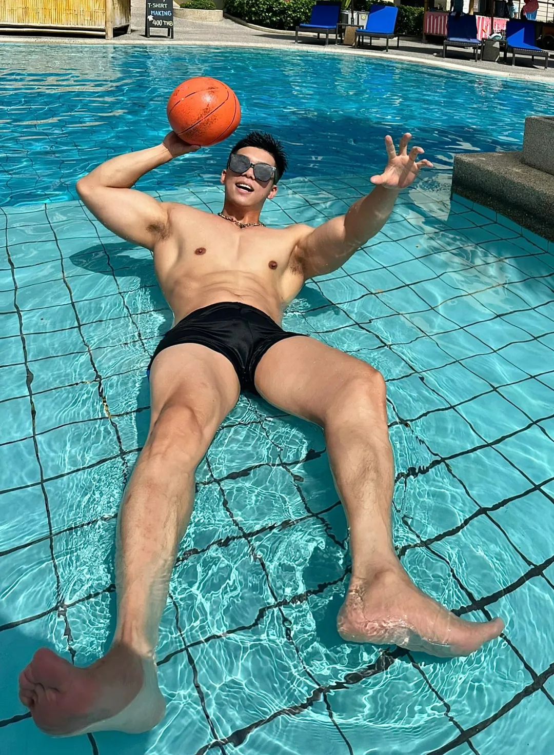 浙江黑皮战神肌肉刷屏，这身材是真实存在的吗？！