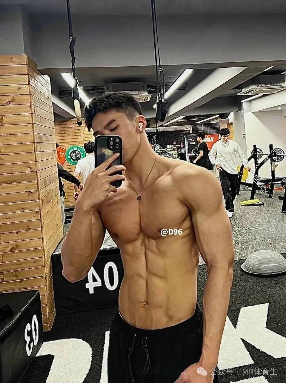 183cm 浙江黑皮筋肉小哥，倒三角狼狗腰这身材你爱了吗