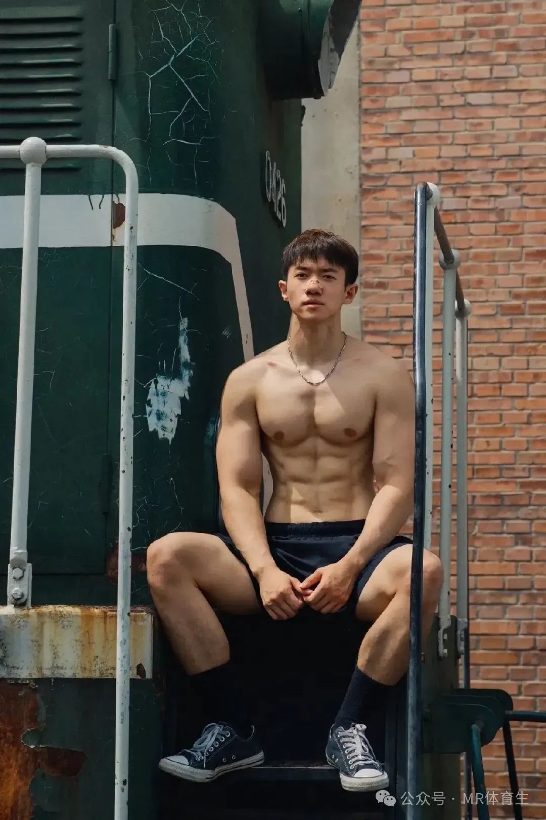 22 岁北京薄肌男孩，精致腹肌鲨鱼肌，性张力瞬间拉满了