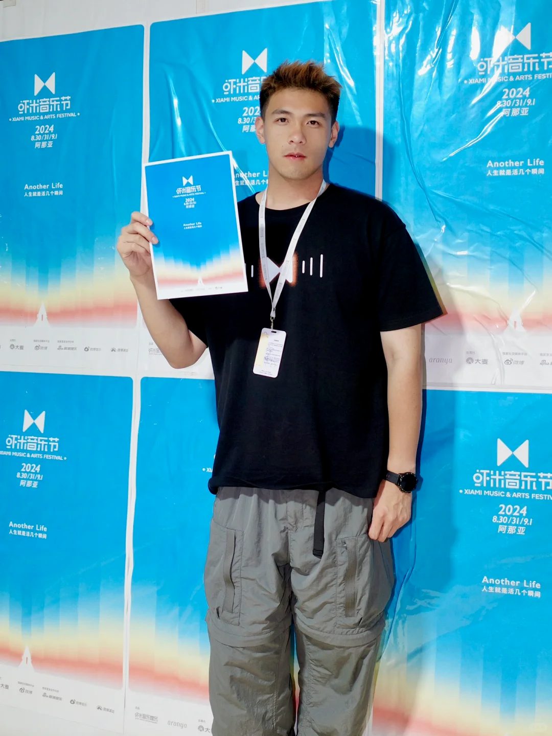 寸头兵哥哥火出圈！190CM 的他脱衣炸场，胸毛太茂盛了！