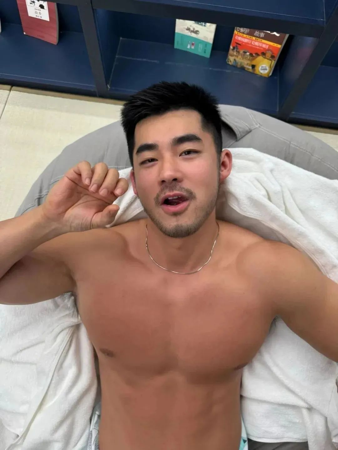 天呐！桥诘圣开了推特账号，没想到他居然是 1...