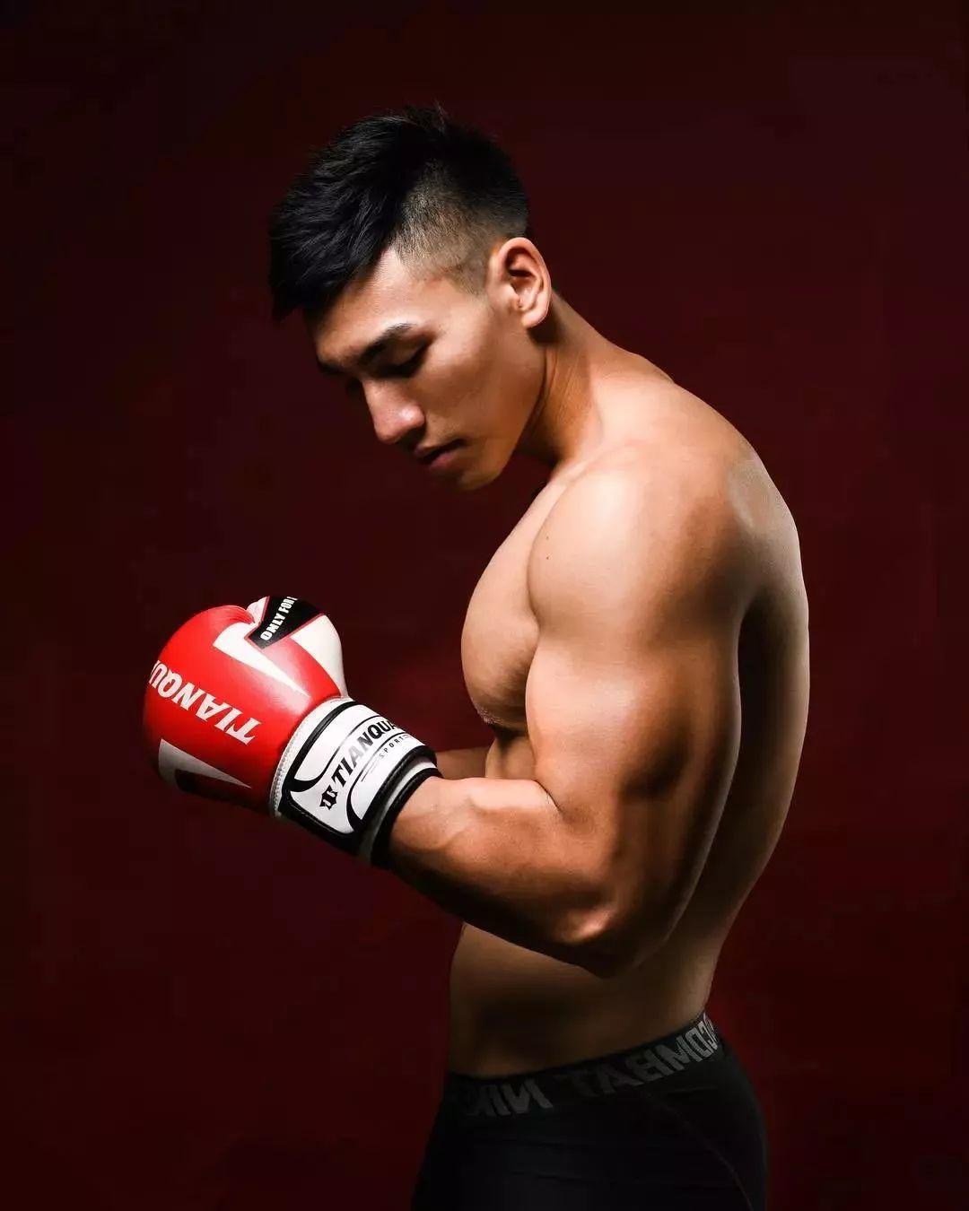 187cm 皮划艇猛男赛场湿身照流出！这肌肉线条谁看了不迷糊