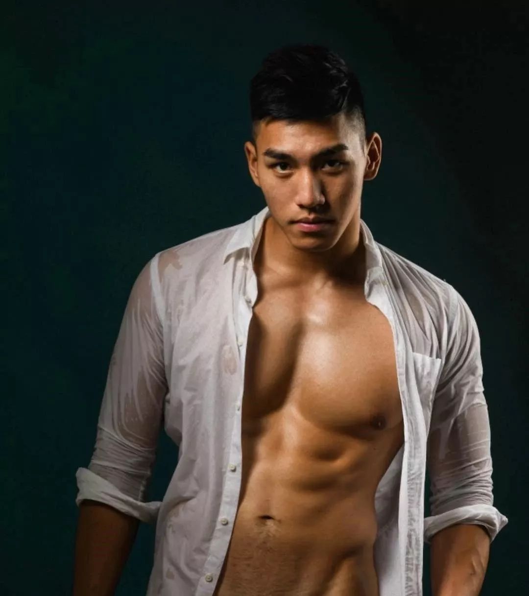187cm 皮划艇猛男赛场湿身照流出！这肌肉线条谁看了不迷糊
