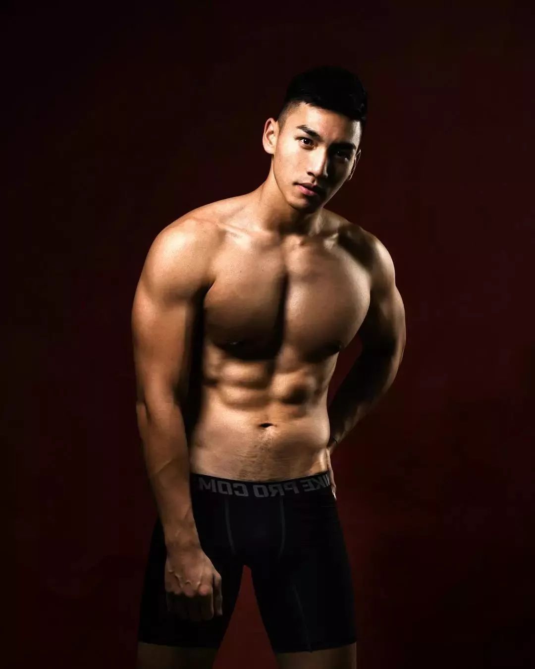 187cm 皮划艇猛男赛场湿身照流出！这肌肉线条谁看了不迷糊