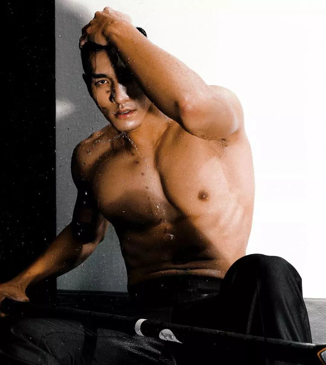 187cm 皮划艇猛男赛场湿身照流出！这肌肉线条谁看了不迷糊