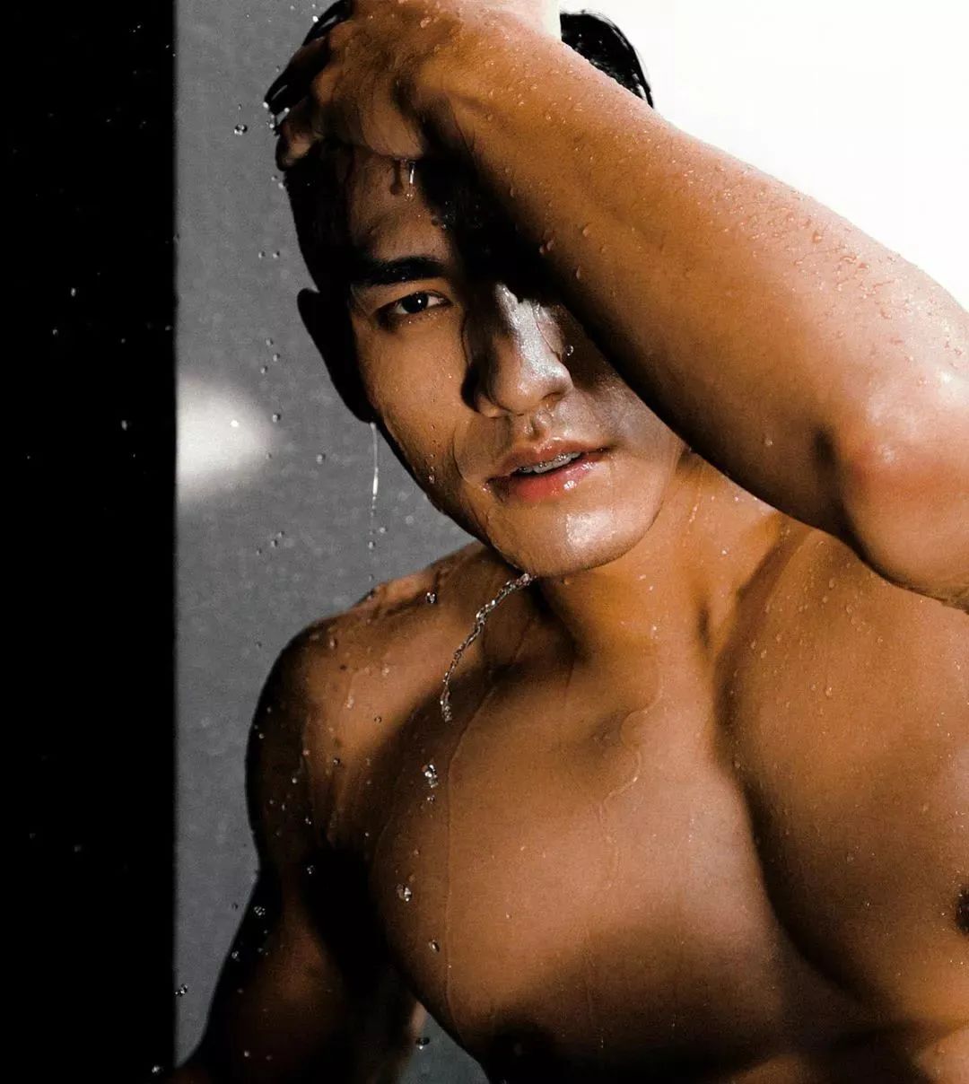 187cm 皮划艇猛男赛场湿身照流出！这肌肉线条谁看了不迷糊