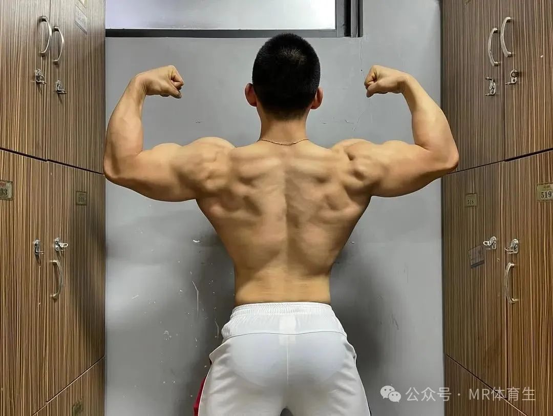 男生的背，都练的怎么样了？简直太帅了