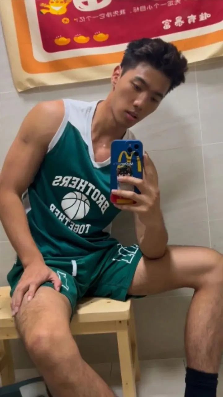 肌肉黑皮体育系男大，这到底是谁在谈啊？！