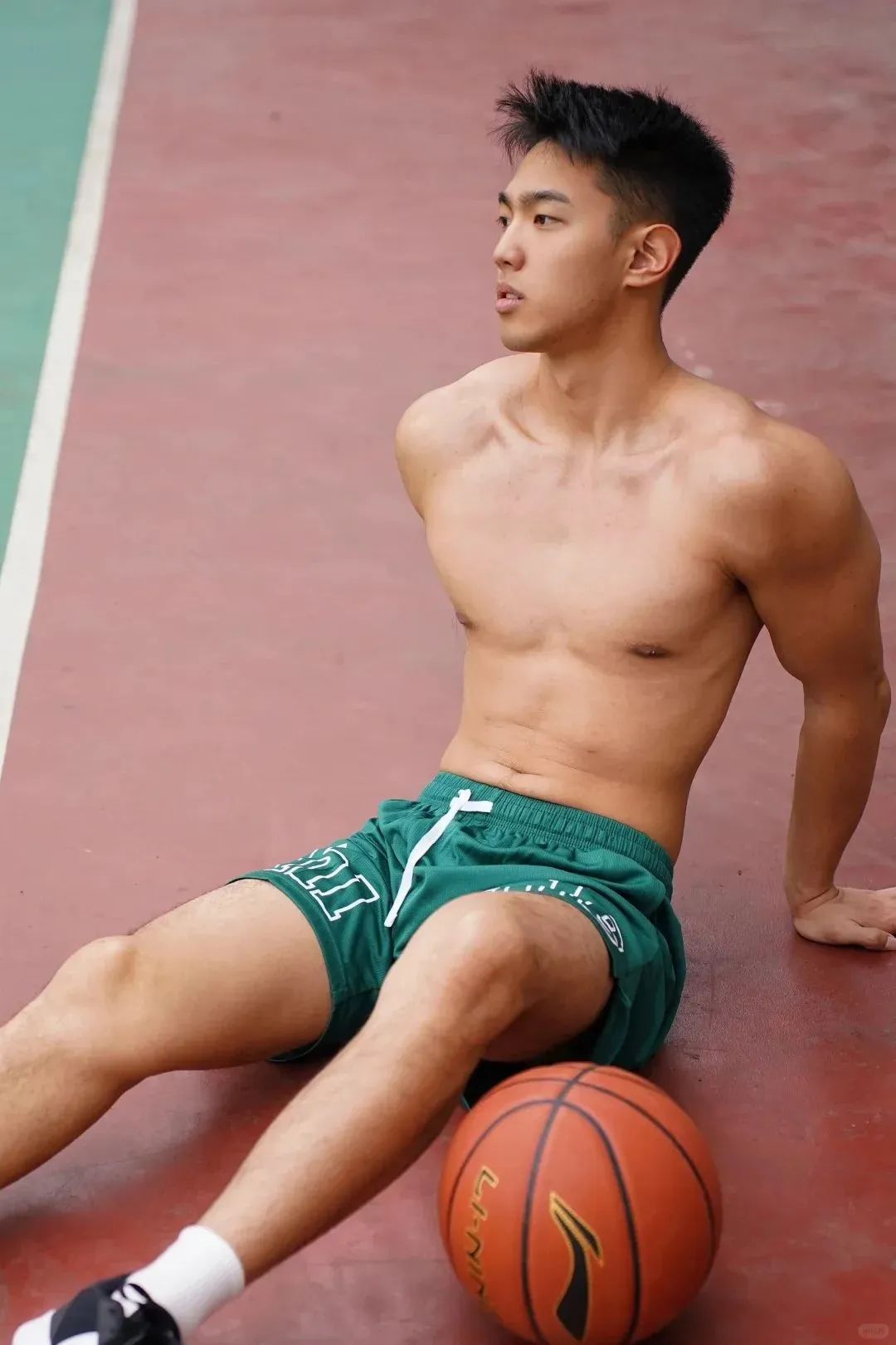 肌肉黑皮体育系男大，这到底是谁在谈啊？！