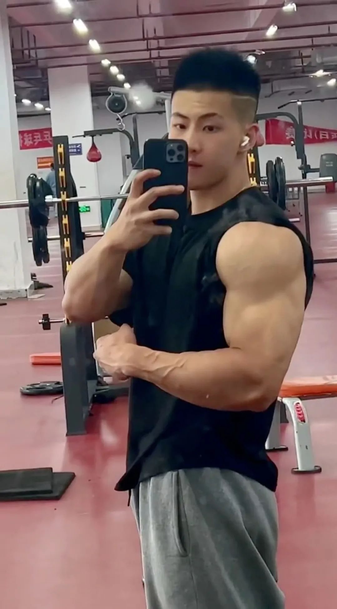 这个抖音 9.3 万粉的贵州健身博主!也是被采访了… 这个抖音 9.3 万粉的贵州健身博主!也是被采访了…