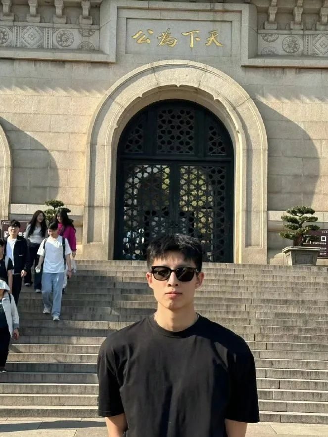江苏 197CM 的排球小哥吴昊泽太帅了，19 岁的少年圈粉无数