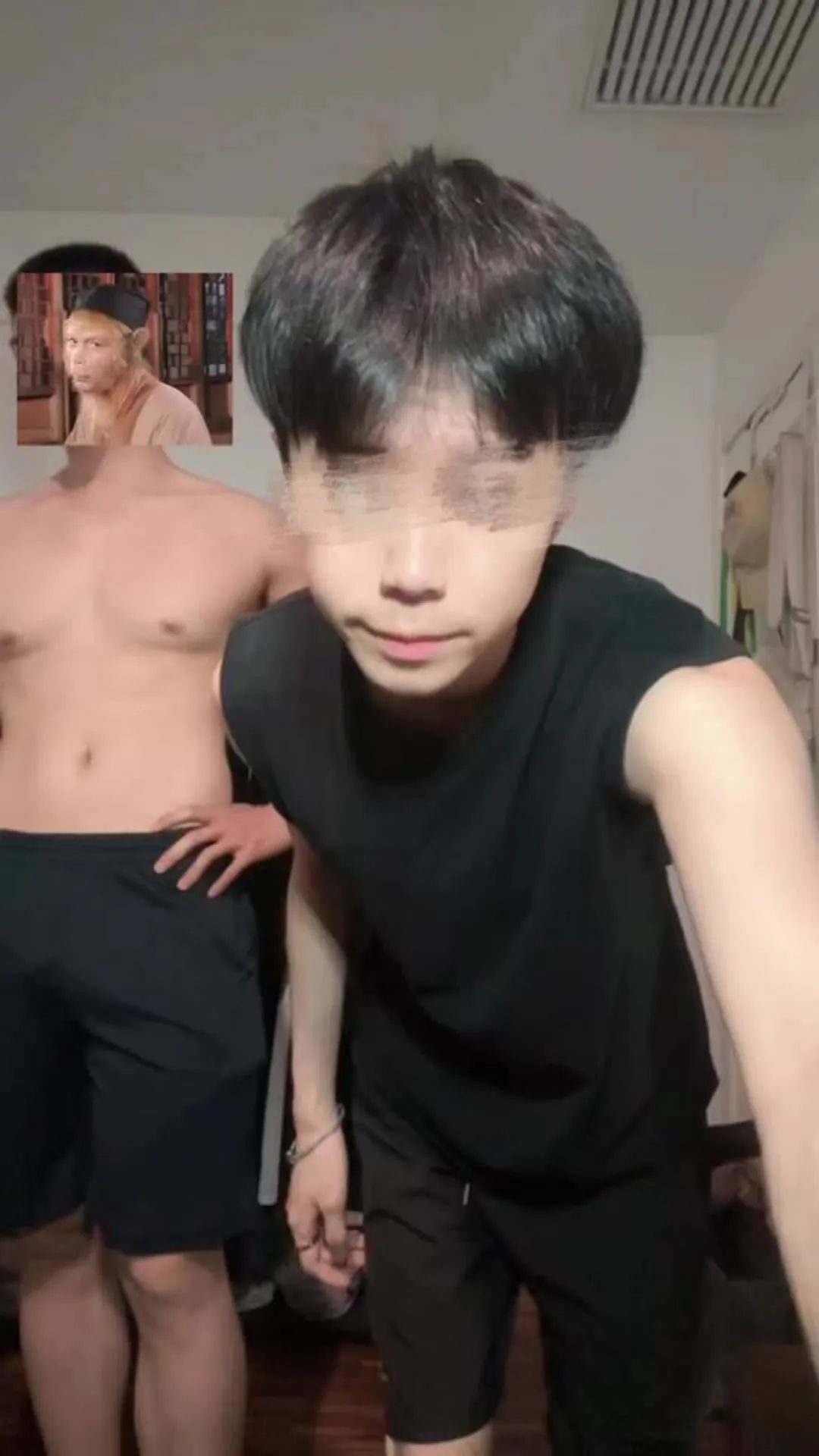 抖音网红官宣：与舅舅在一起了，舅妈离婚退出，舅舅的脂包肌好吸睛！