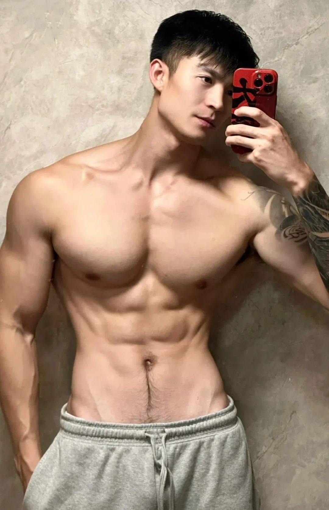 拍过双男主短剧的肌肉帅哥,洗澡小视频已疯传 拍过双男主短剧的肌肉帅哥,洗澡小视频已疯传