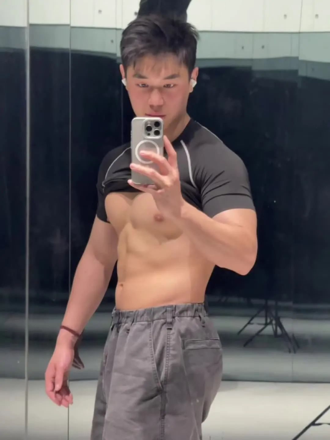 中国版“宏翔”，最近这两枚肌肉男大超火！
