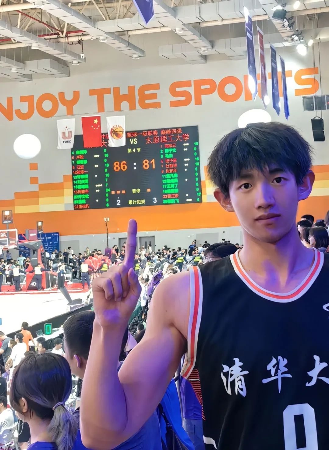 清华大学体育生长什么样？黑皮小腹肌满意吗？