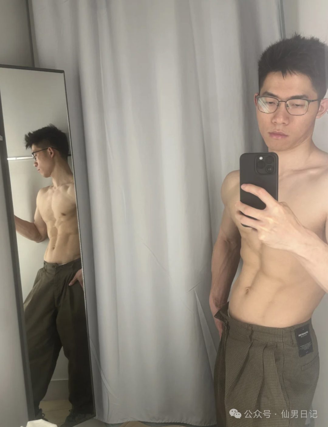 闷骚体育生在餐厅秀腹肌火出圈了……