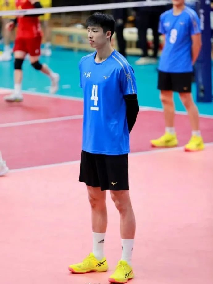 江苏 197CM 的排球小哥吴昊泽太帅了，19 岁的少年圈粉无数