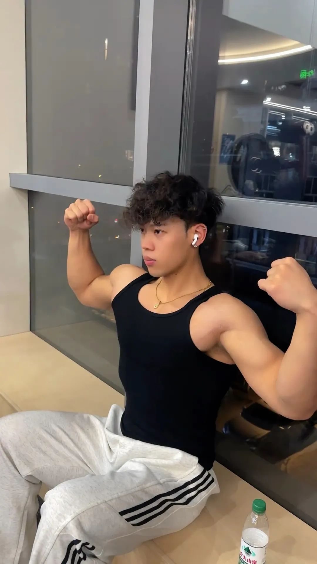 这个抖音 4W 粉的博主！？也被男记者采访了…