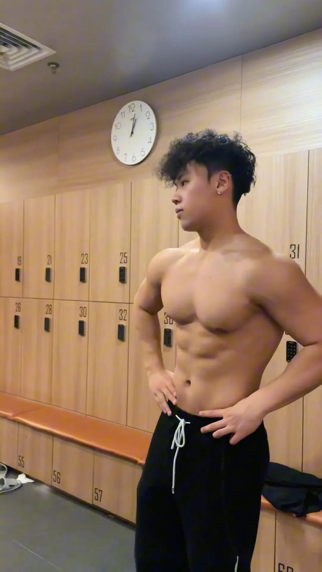 这个抖音 4W 粉的博主！？也被男记者采访了…
