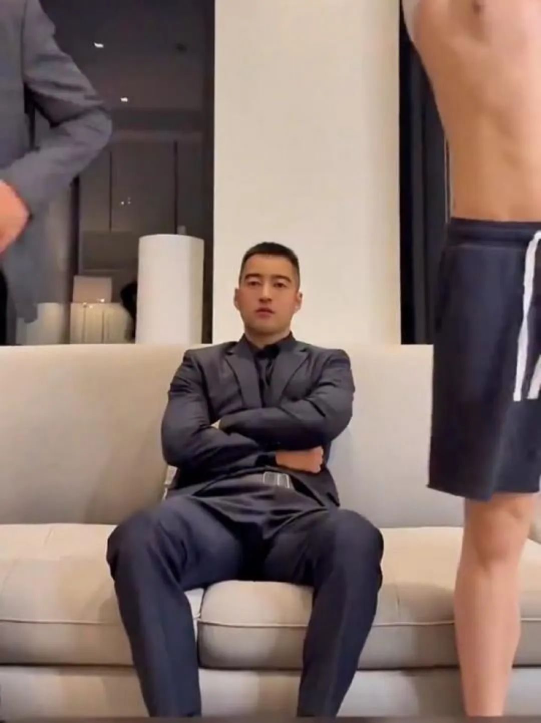 突发|网H八块腹肌被抓!肿么回事? 突发|网H八块腹肌被抓!肿么回事?