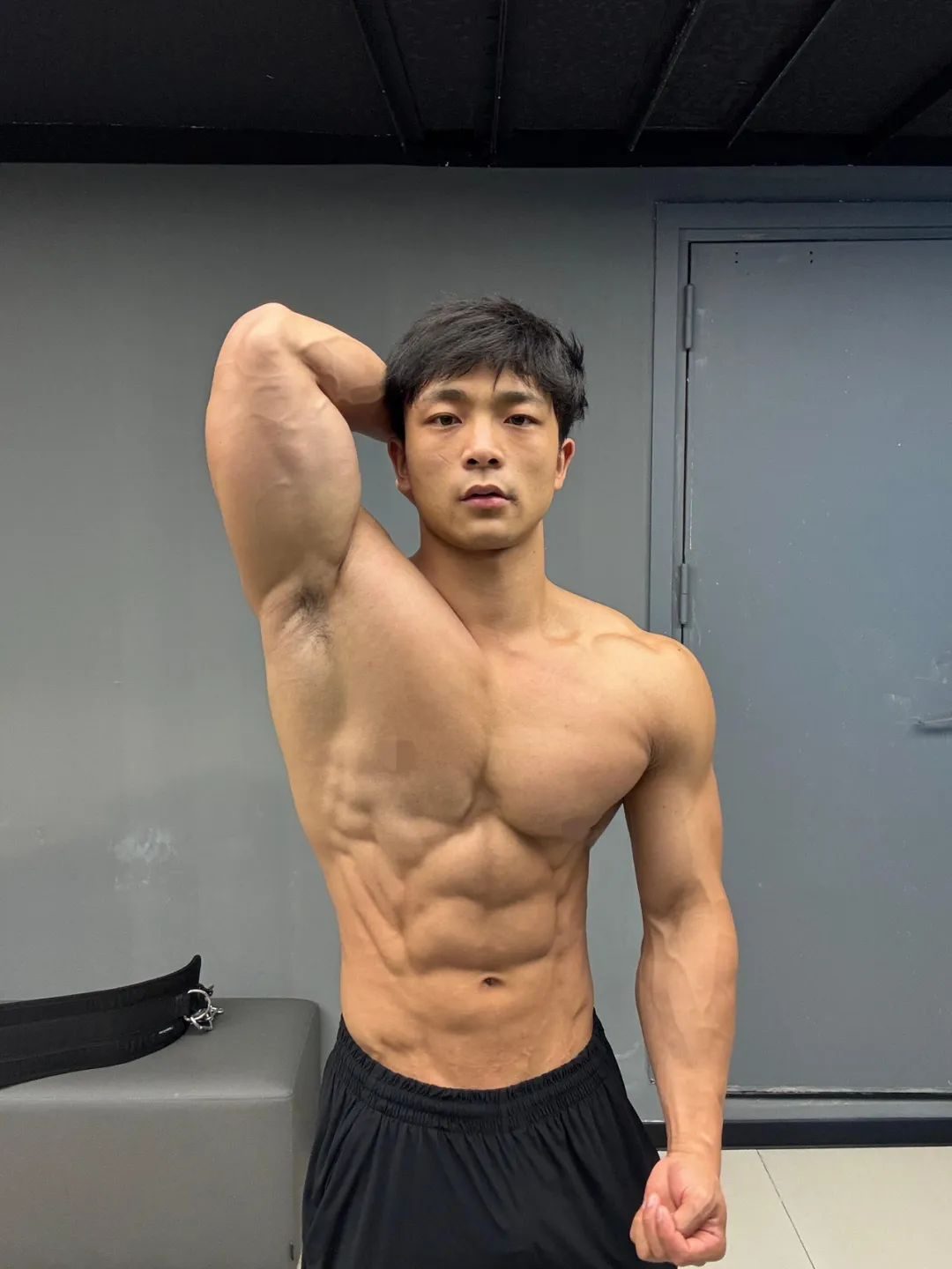 又有网红直男教练！推特自愿被采访视频高达 40 分钟…