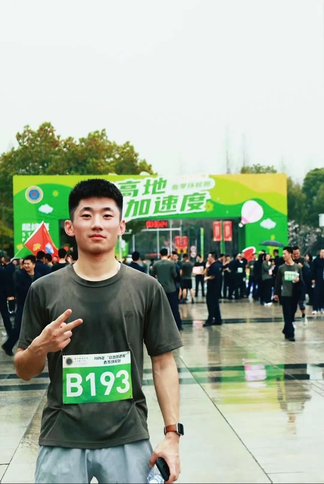 武汉体育学院的体育生小哥，穿灰裤子好看！