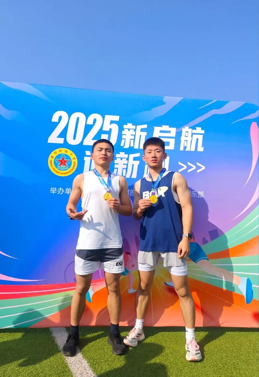 武汉体育学院的体育生小哥，穿灰裤子好看！