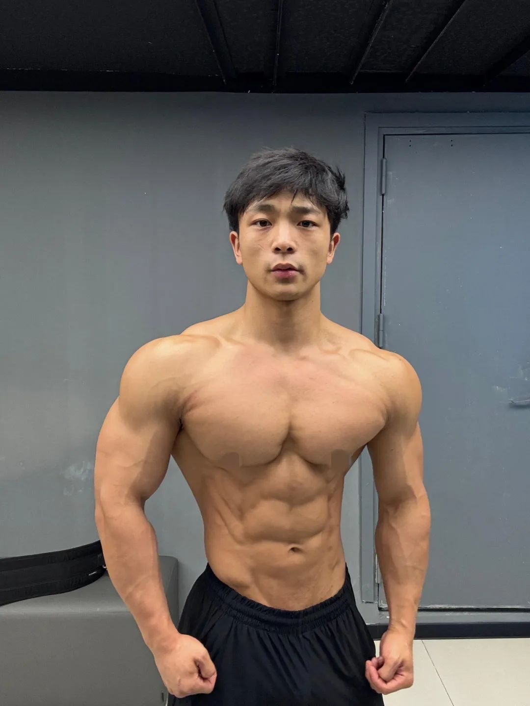 又有网红直男教练！推特自愿被采访视频高达 40 分钟…