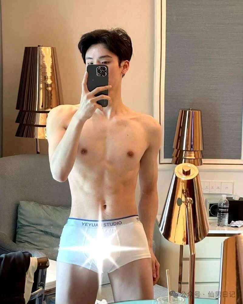 体育生明明可以靠脸，却沉迷擦边……