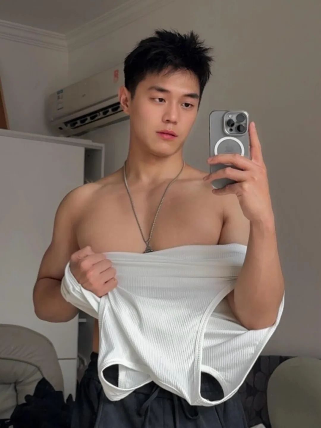中国版“宏翔”，最近这两枚肌肉男大超火！
